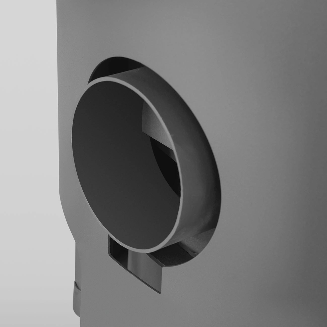 Poêle à bois ROTA 2.0 - Acier Noir - Dessus Ceramique Blanc Soyeux - 5,5 kW - Photo détourée du dos